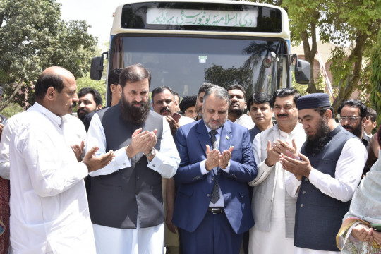 Governor Punjab and Chancellor Engineer Muhammad Baligh ur Rehman inaugurated new buses of IUB