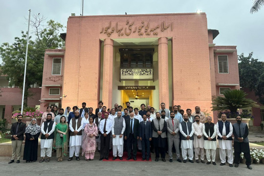 Honorable Chairman Higher Education of Pakistan Prof. Dr. Niaz Ahmed Akhtar (S.I) visited the IUB