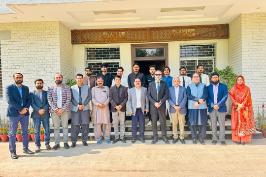 VC Prof. Dr. Muhammad Kamran appreciated the contributions of IUB members at the Cholistan Jeep Rally 2026.