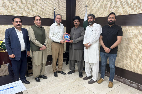 Officials from Daily Khabrain met Vice Chancellor Prof. Dr. Muhammad Kamran.