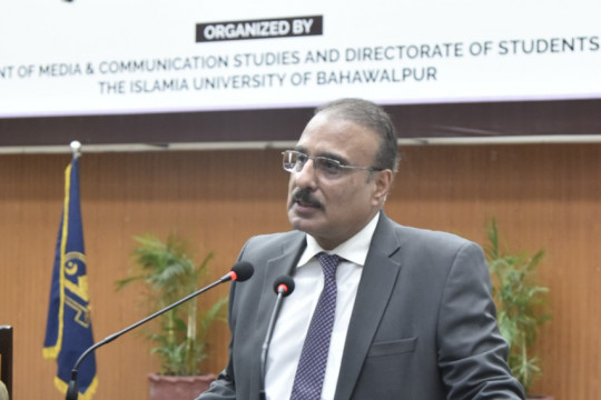 Eminent scholar and writer Farrukh Sohail Goindi visited the Islamia University of Bahawalpur