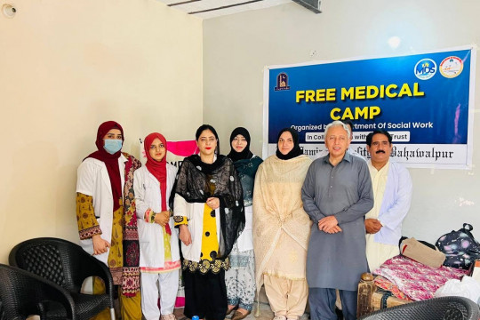 Free medical camp organized by IUB in Village 8/BC, Bahawalpur.