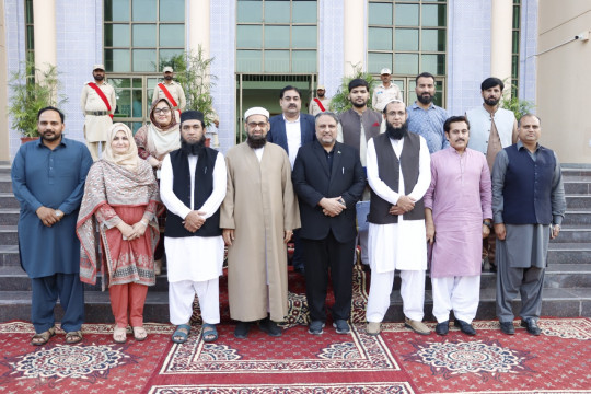 Islamic Scholar Muhammad Hanif Jalandhri visited IUB and met VC IUB Engineer Prof. Dr. Athar Mehboob