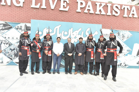 WVC Engr. Prof. Dr. Athar Mahboob and distinguished members of IUB visited the border post of Head Sulemanki Sector