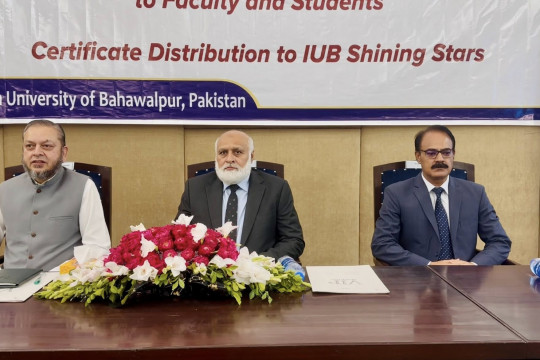 Chairman Higher Education Commission of Pakistan, Prof. Dr. Niaz Ahmad Akhtar (Sitara-i-Imtiaz), visited the IUB.