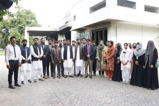 A delegation from IUB visited Jinnah House Lahore to express solidarity with Pakistan Army