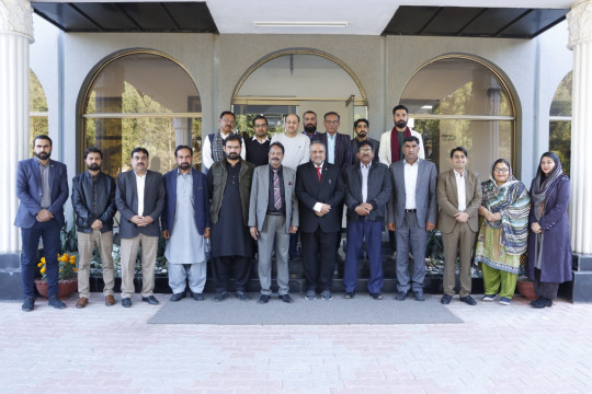 A special team from Ptv Lahore headed by Senior Anchor Dr. Mehmood Qureshi visited the IUB