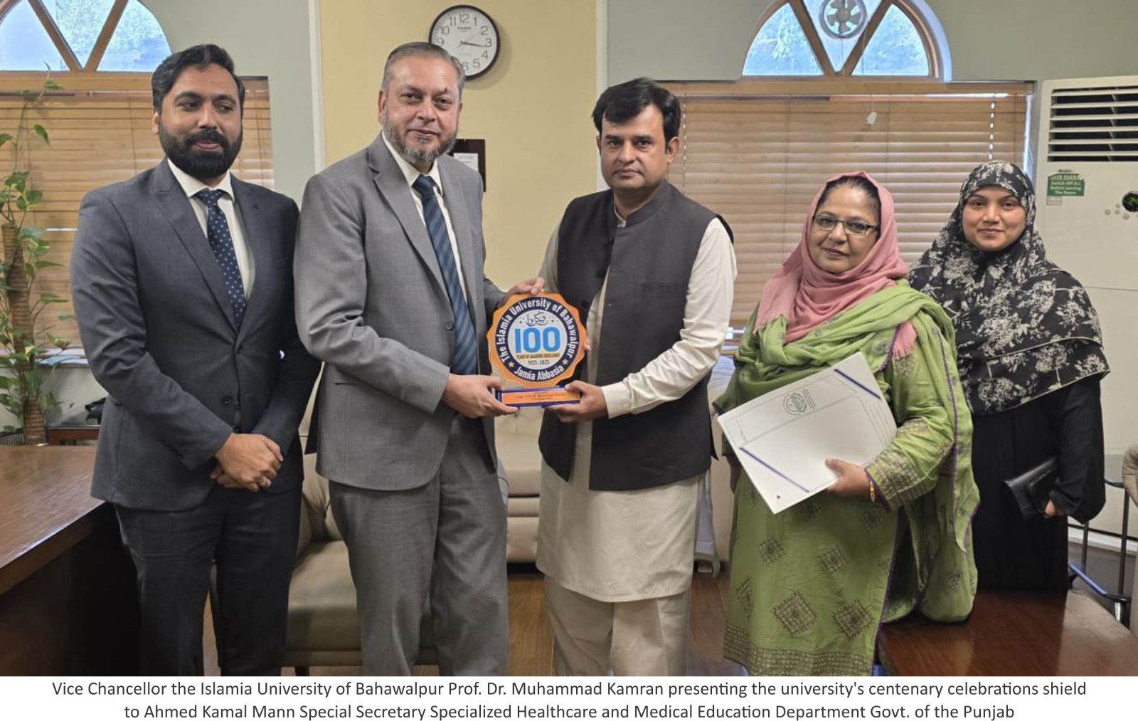 Vice Chancellor Professor Dr. Muhammad Kamran, called upon Ahmad Kamal Mann, Special Secretary, Specialized Healthcare