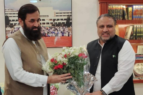 Vice Chancellor Engr. Prof. Dr. Athar Mahboob meets Governor Punjab at Governor Camp Office Bahawalpur