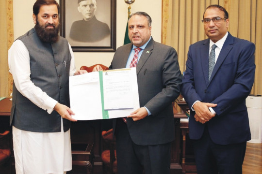 Honourable Governor and Chancellor, Engr. Muhammad Baligh ur Rehman appreciated the flood relief activities of IUB