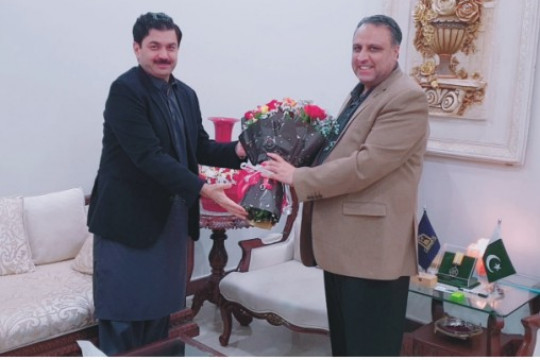 Renowned Industrialist Rana Muhammad Tariq Khan met the Vice Chancellor in Islamia University of Bahawalpur