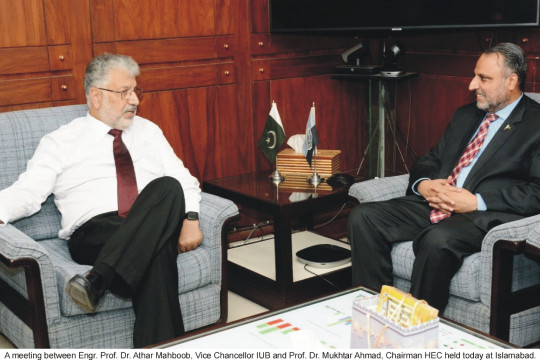 Vice Chancellor Engineer Professor Dr. Athar Mahboob met with Chairman HEC Dr. Mukhtar Ahmad