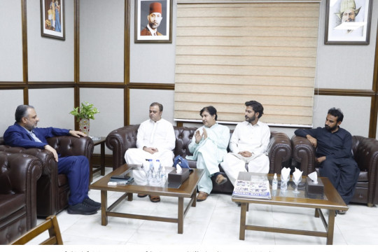 Famous social personalities of Khanpur Khawaja Alam Koreja, Mirza Habib and famous poet Safdar Baloch met WVC of IUB