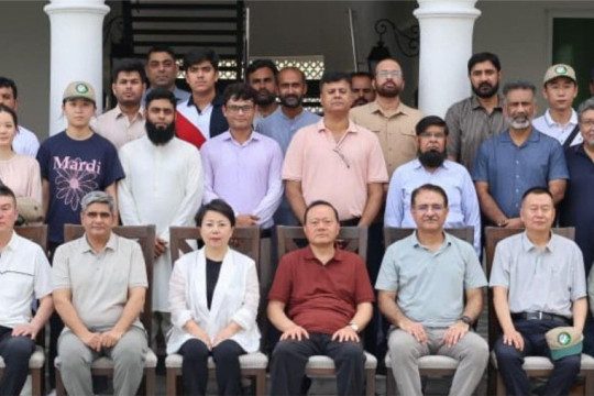 IUB agriculturists attended a high-level meeting held at the Agriculture Research and Facilitation Center, Cholistan.
