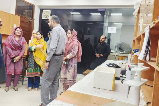 VC Prof. Dr. Muhammad Kamran observed ongoing learning activities at the Faculty of Chemical and Biological Sciences.
