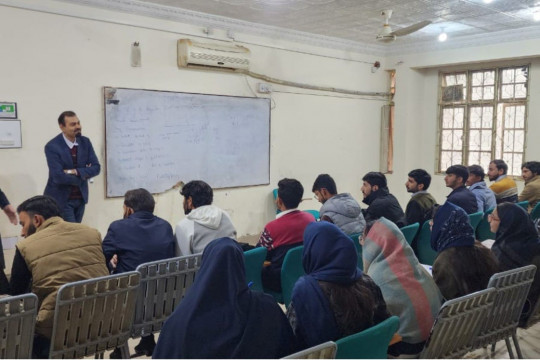 Vice Chancellor Prof. Dr. Muhammad Kamran visited the Faculty of Computing and Faculty of Engineering and Technology