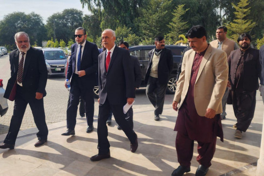 PHEC Chairperson Honourable Prof. Dr. Iqrar Ahmed Khan paid a visit to the IUB Faculty of Agriculture and Environment.