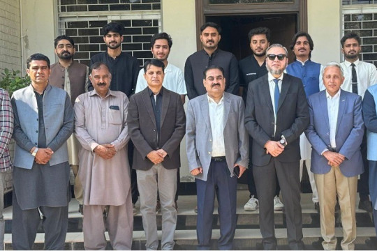 Vice Chancellor Prof. Dr. Muhammad Kamran praised the IUB members who set up stalls at the Cholistan Jeep Rally 2026.