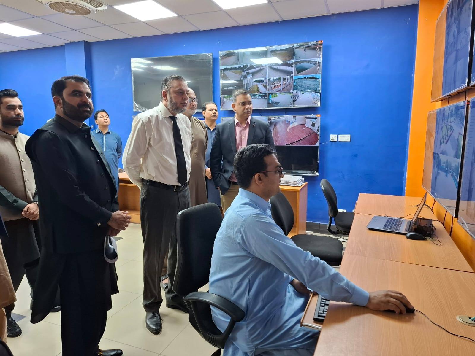 Prof. Dr. Muhammad Kamran, Vice Chancellor, paid a visit to the Directorate of IT at the Baghdad-ul-Jadeed Campus.