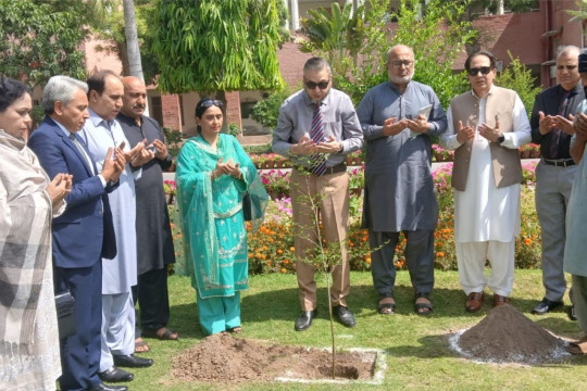 FDO delegation and Deputy District officer of Social Welfare and Bait ul Mal Bahawalpur visited the IUB.