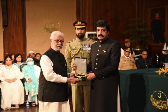 VC IUB felicitated the family of the late Syed Masood Hassan Shahab Dehlvi on receiving the Sitara-i-Imtiaz.