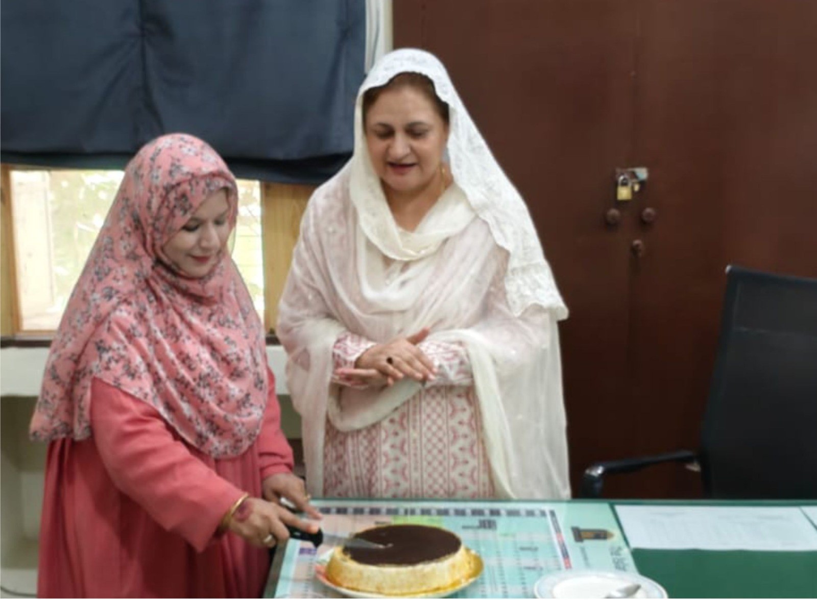 IUB Alumnus Dr. Ishrat Noreen was awarded the “Best Teacher Award” from the Higher Education Department Punjab.