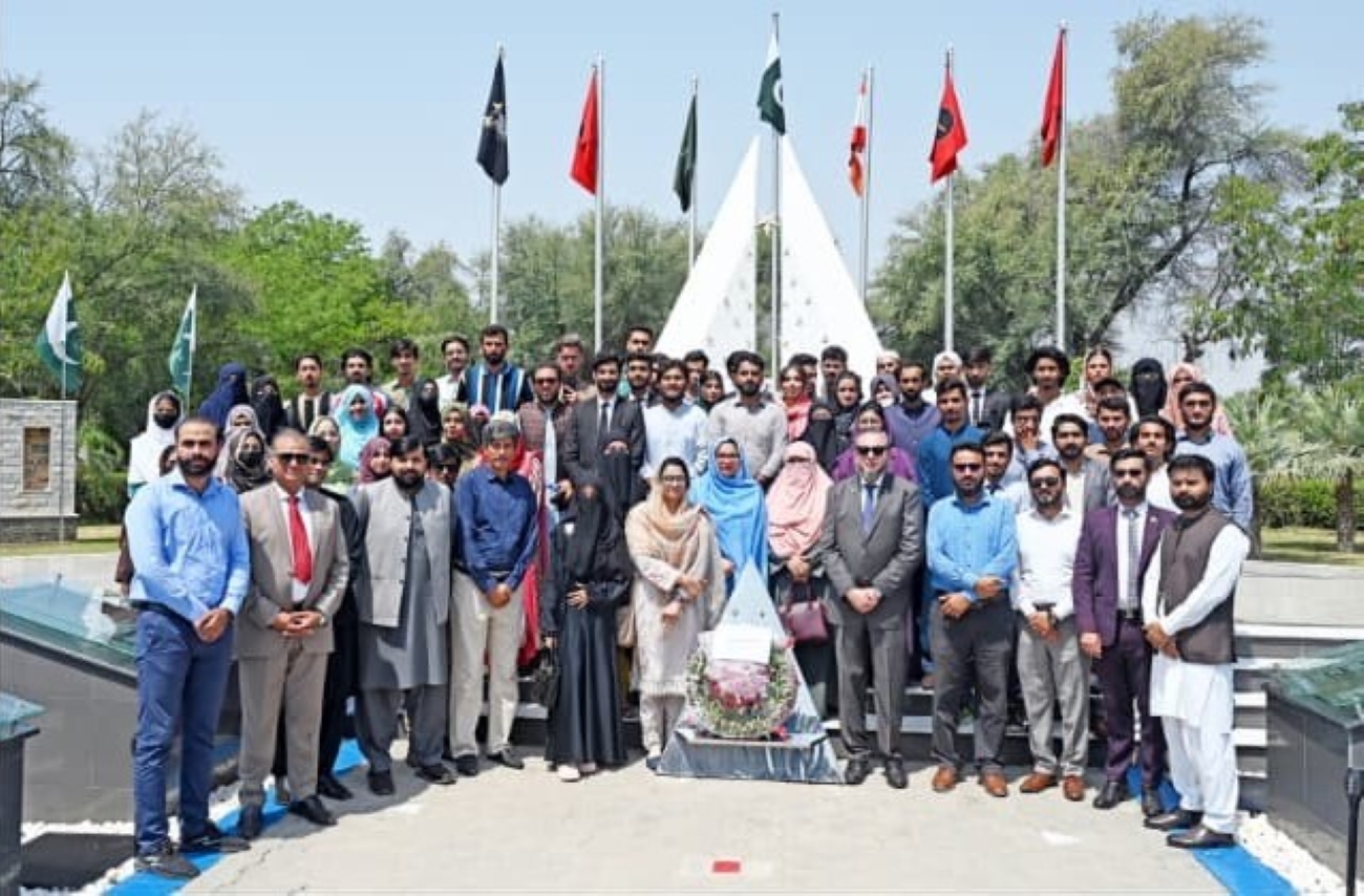 IUB leadership and students paid tribute to the country's martyrs during the 1st year of Marka-e-Haq Bunyan-un-Marsoos