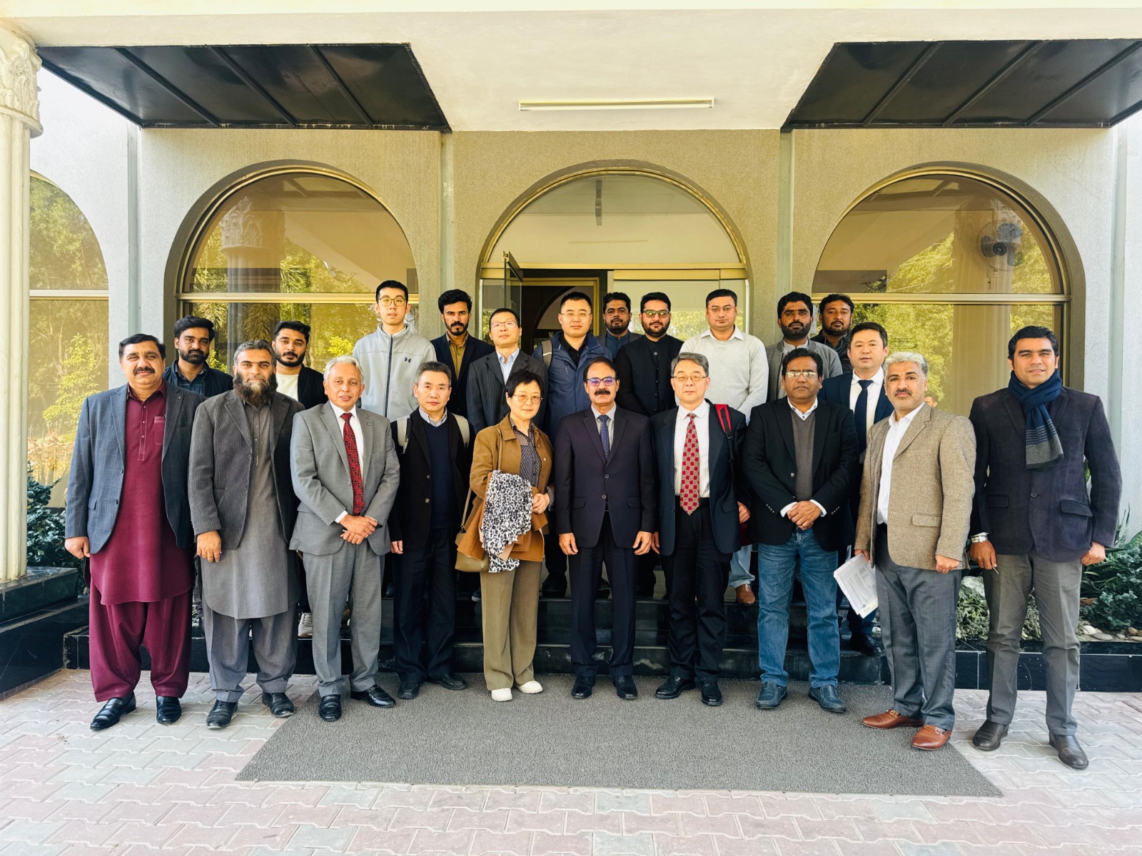 07 Chinese agricultural experts from leading Chinese institutions visited IUB.