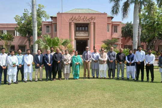 FDO delegation and Deputy District officer of Social Welfare and Bait ul Mal Bahawalpur visited the IUB.