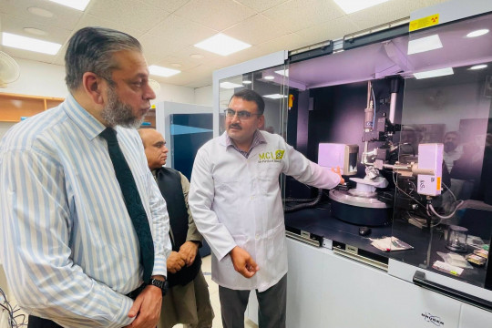 Vice Chancellor Prof. Dr. Muhammad Kamran visited the labs of the Faculty of Chemical and Biological Sciences, IUB.