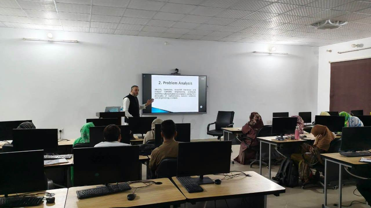 VC Prof. Dr. Muhammad Kamran delivered a special lecture on Outcome Based Education at University of Kamalia.