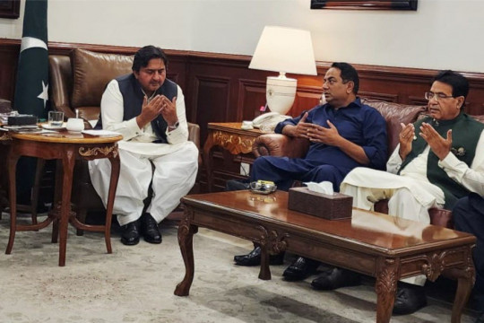 VC IUB Prof. Dr. Muhammad Kamran met Speaker Punjab Assembly to offer condolences on the death of his sister.