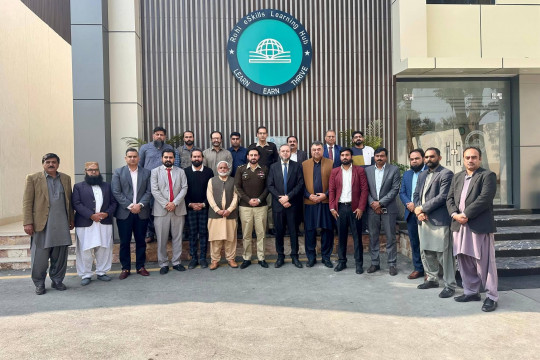 An IUB delegation led by VC Prof. Dr. Muhammad Kamran visited the Rohi eSkill Learning Hub (Software Technology Park).