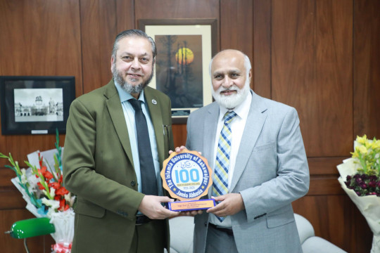 VC Prof. Dr. Muhammad Kamran met with the newly appointed Chairman HEC, Prof. Dr. Niaz Ahmad Akhtar (SI).