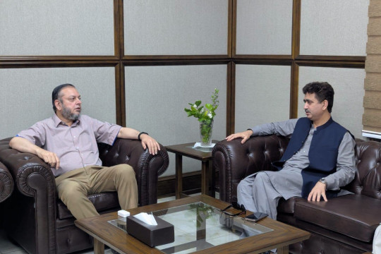 VC Thal University Bhakkar Prof. Dr. Saeed Ahmad Buzdar met with VC IUB Prof. Dr. Muhammad Kamran