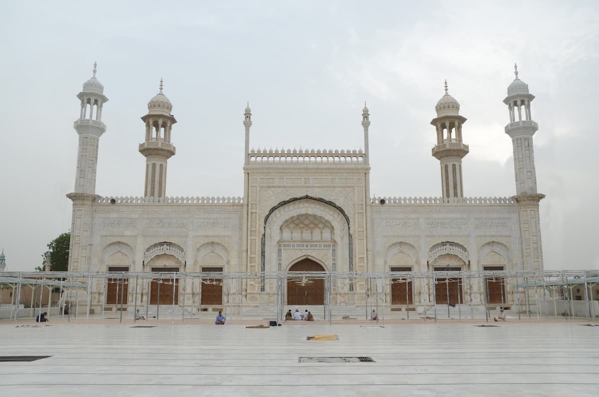 Sadiq Mosque Bahawalpur - Pic credit WikiPedia