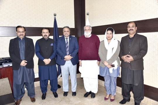 IUB Press Release (Provincial Minister Food visits IUB)